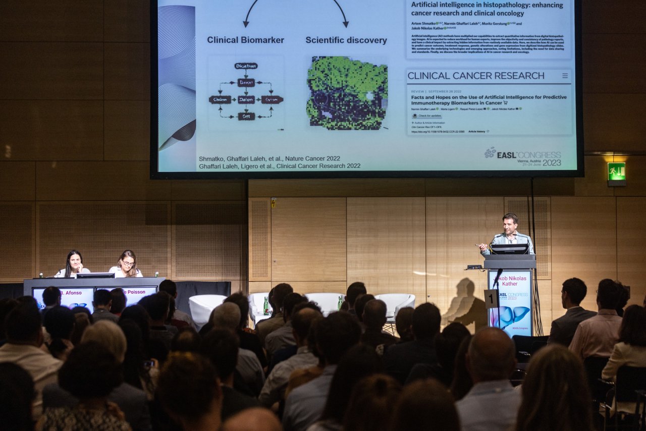 Präsentation eines Deep Learning Modells am ILC 2023. © Andrew McConnell / EASL Congress 2023