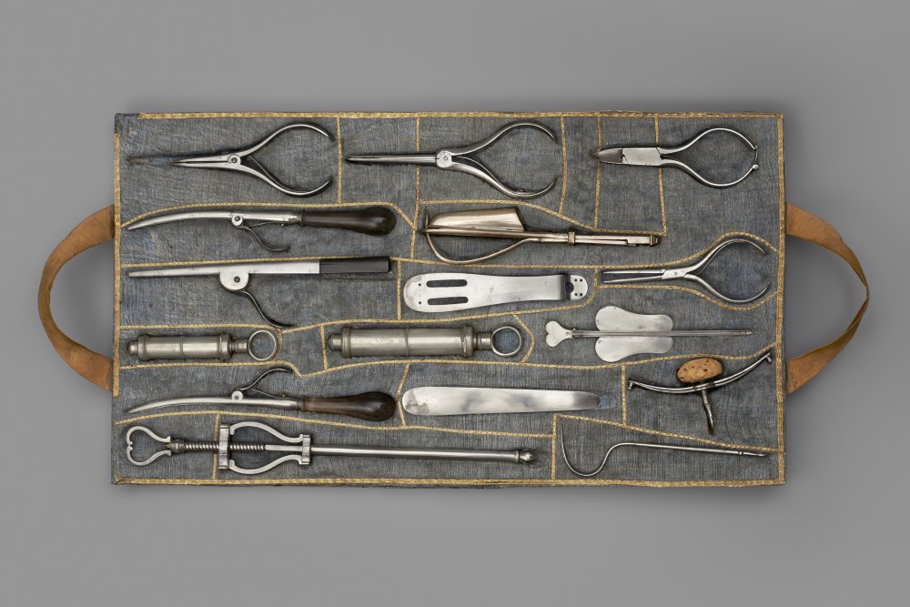 Chirurgisches Besteck zur Operation des Mastdarms, 18. Jahrhundert_BeneCroy_Josephinum