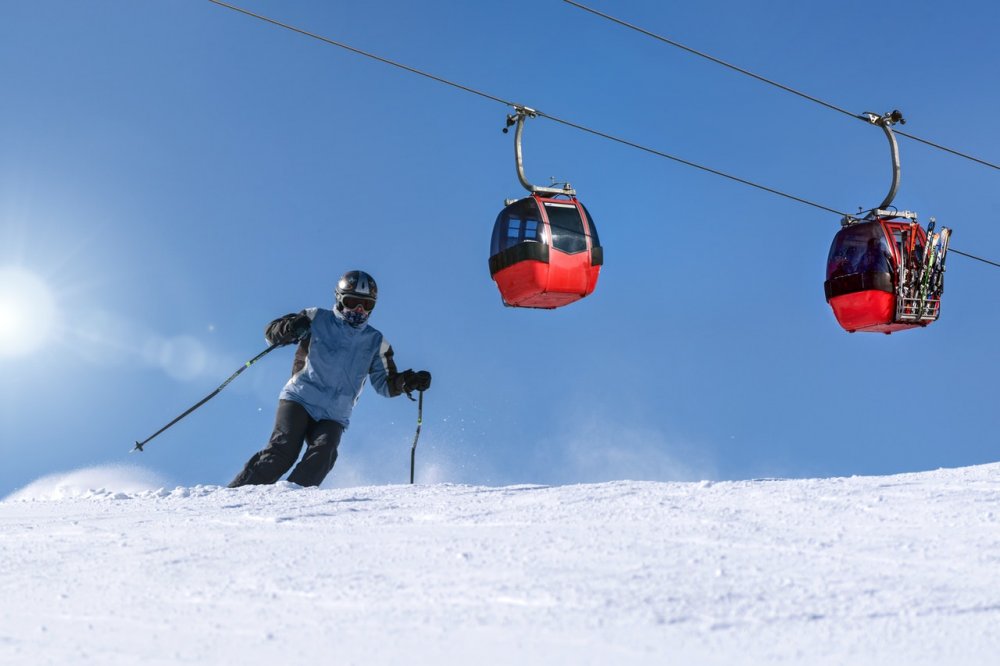 Seilbahn Wintertourismus Skifahrer