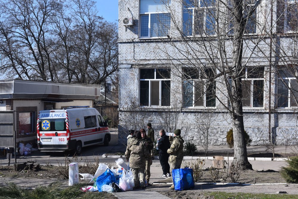 27. Februar 2022, Ukraine, Saporoschje: Militärkrankenhaus erhielt Unterstützung von Einwohnern der Stadt und der regionalen Organisation des Roten Kreuzes. — Foto von Fotoreserg